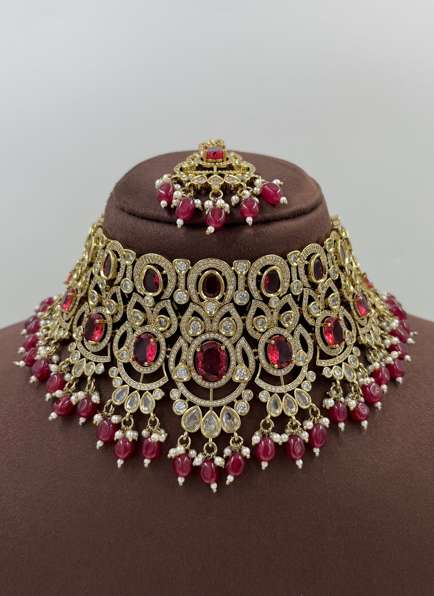 Suniti Premium Victorian Choker Necklace