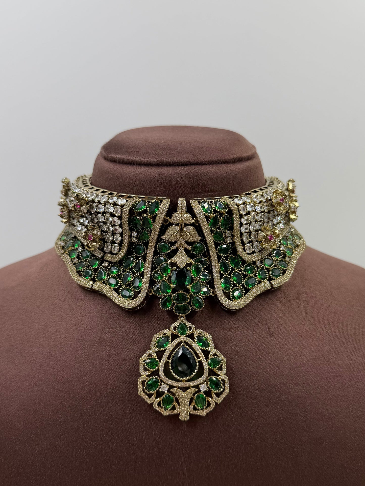 Haya Victorian Choker Necklace Set