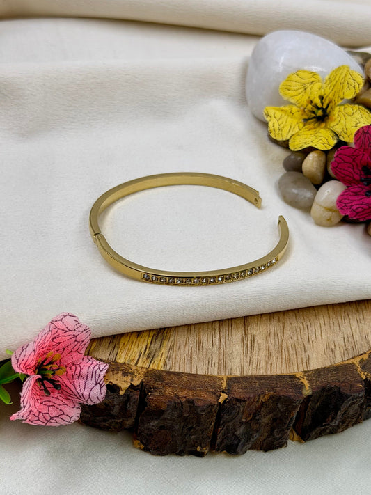 Lila Anti-Tarnish Stainless Steel Bracelet (Openable)