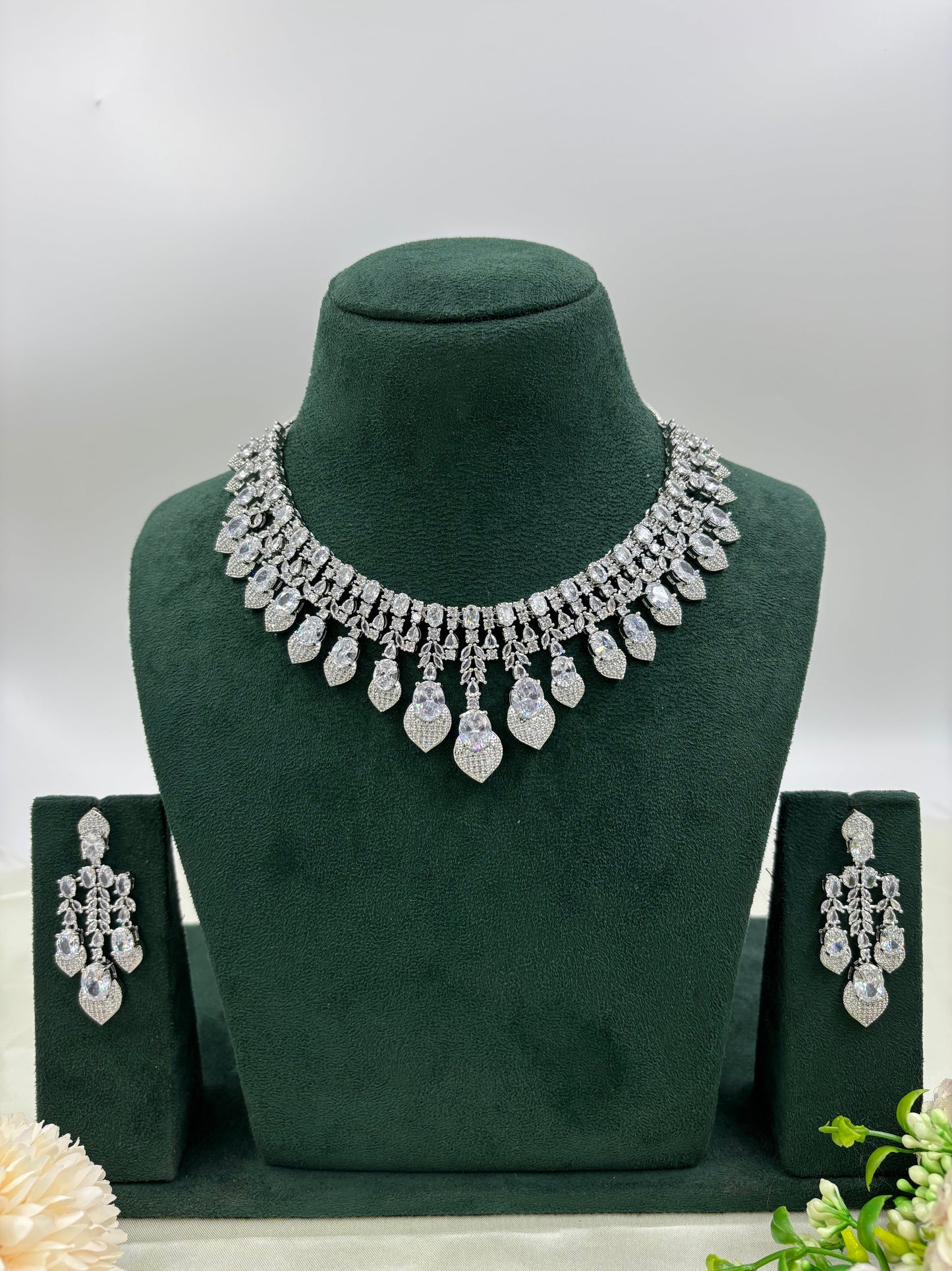 Viona V Shape American Necklace Set hu