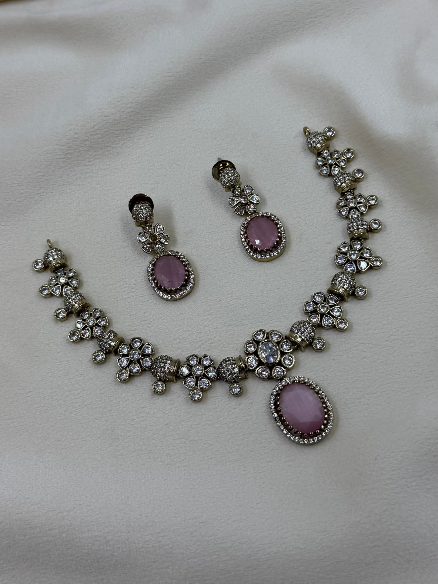 Anne Victorian Delicate Necklace￼