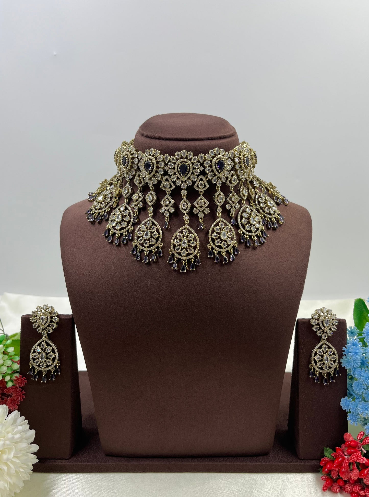 Hira Victorian Ad Choker Necklace