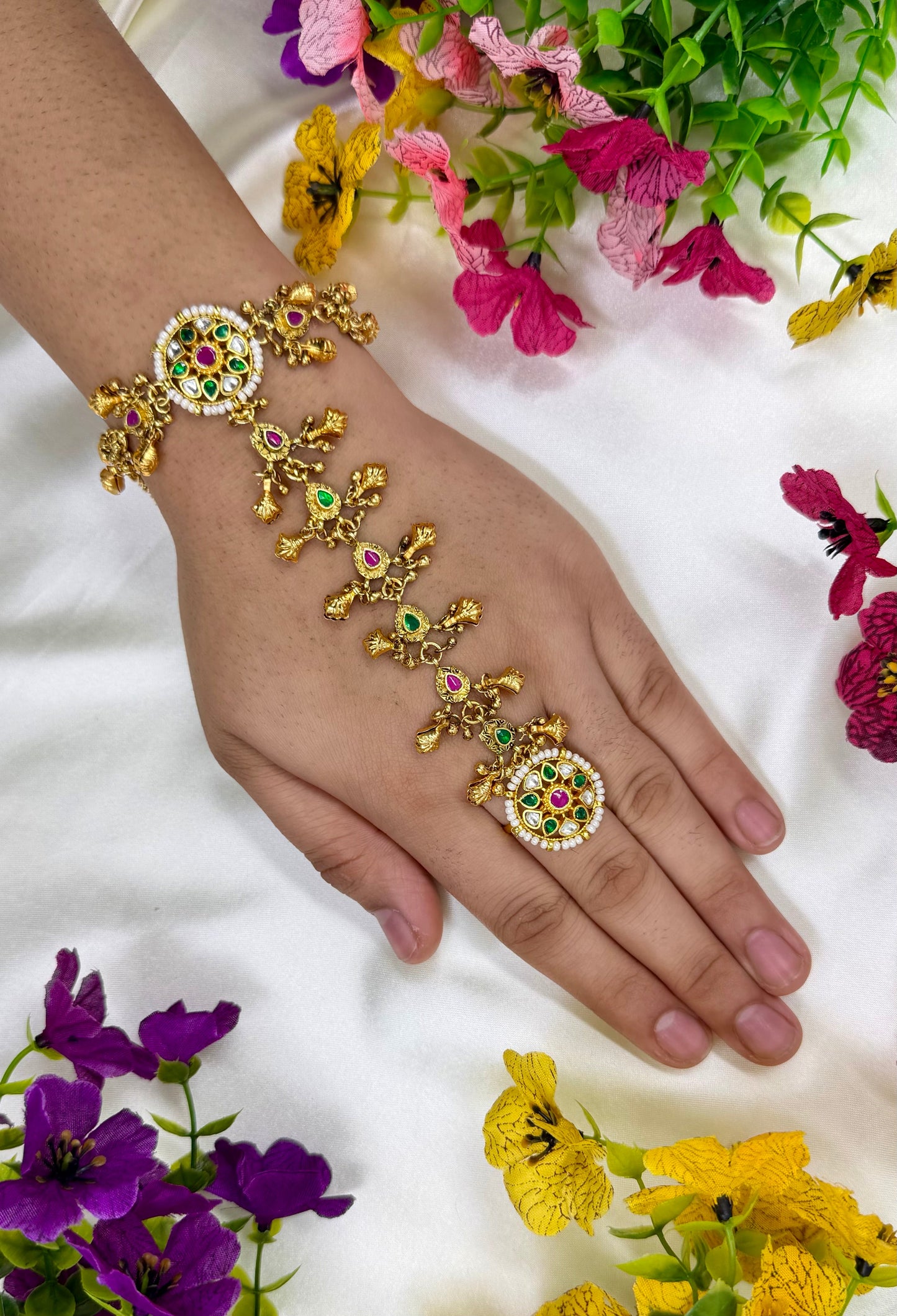 Shila Pachi Kundan Hath Panja (One Pis)