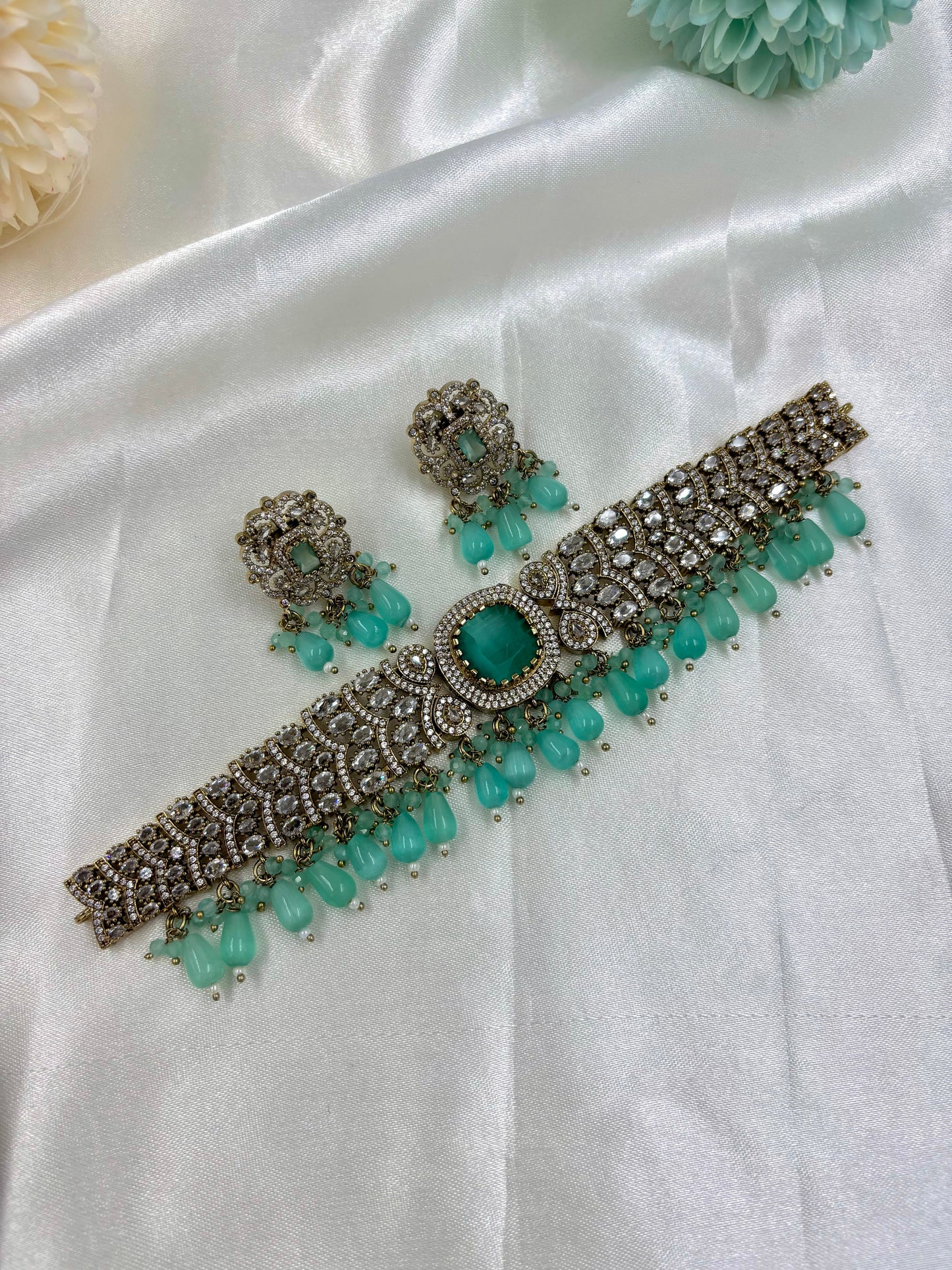 Sora Victorian Choker Necklace Set