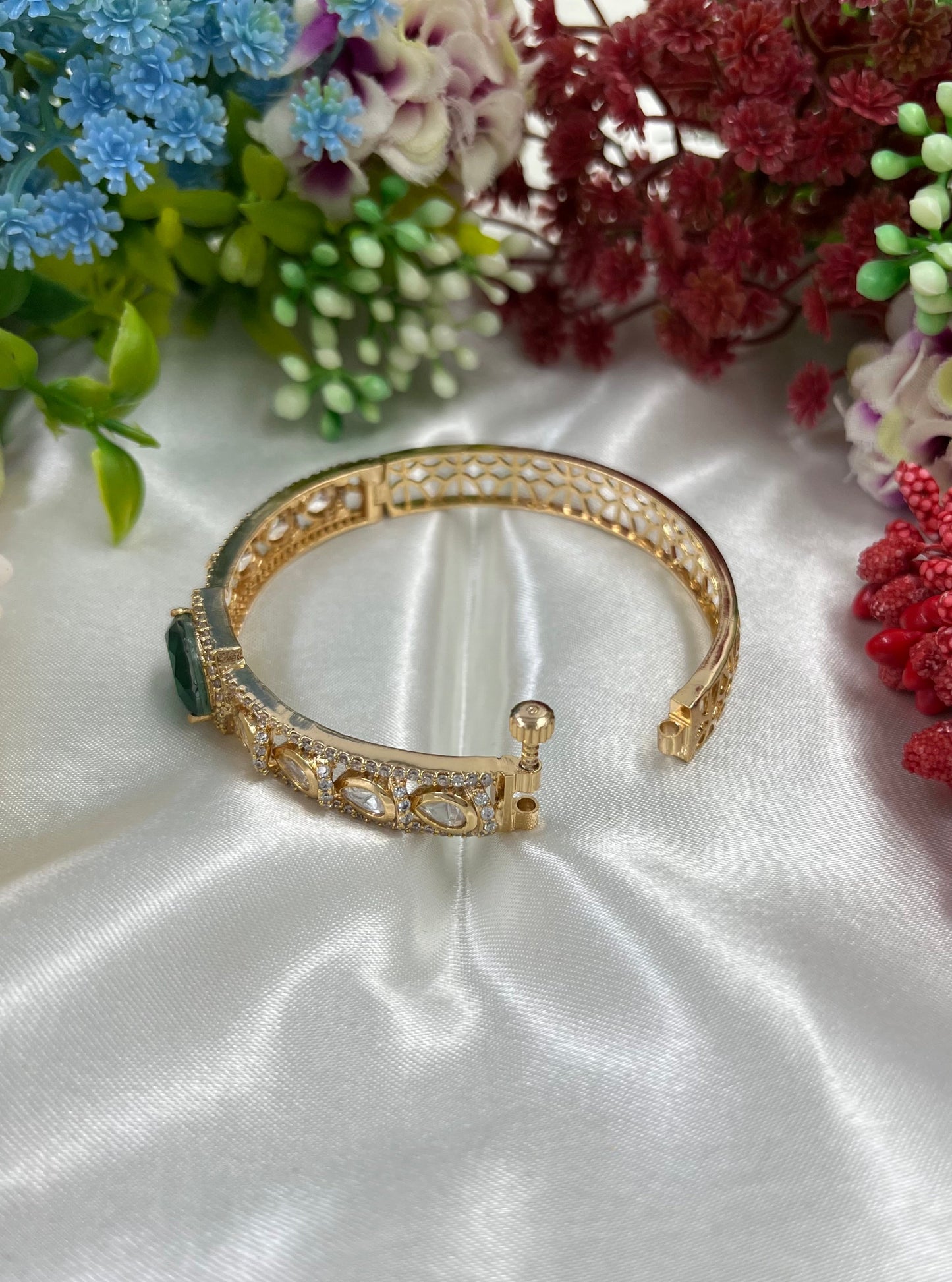 Auravya Moissanite Kundan Bracelet (Openable)