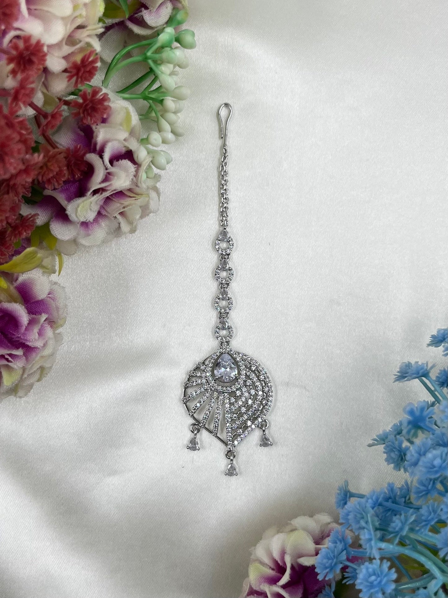 Taylor American Diamond Mang Tika