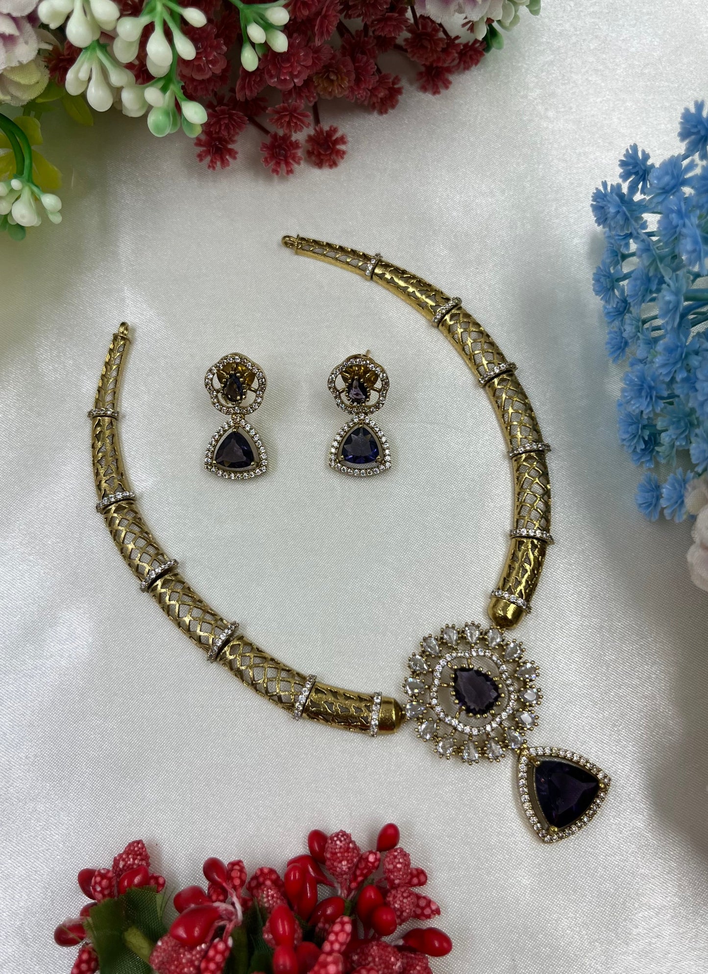 VICTORIAN HASLI NECKLACE