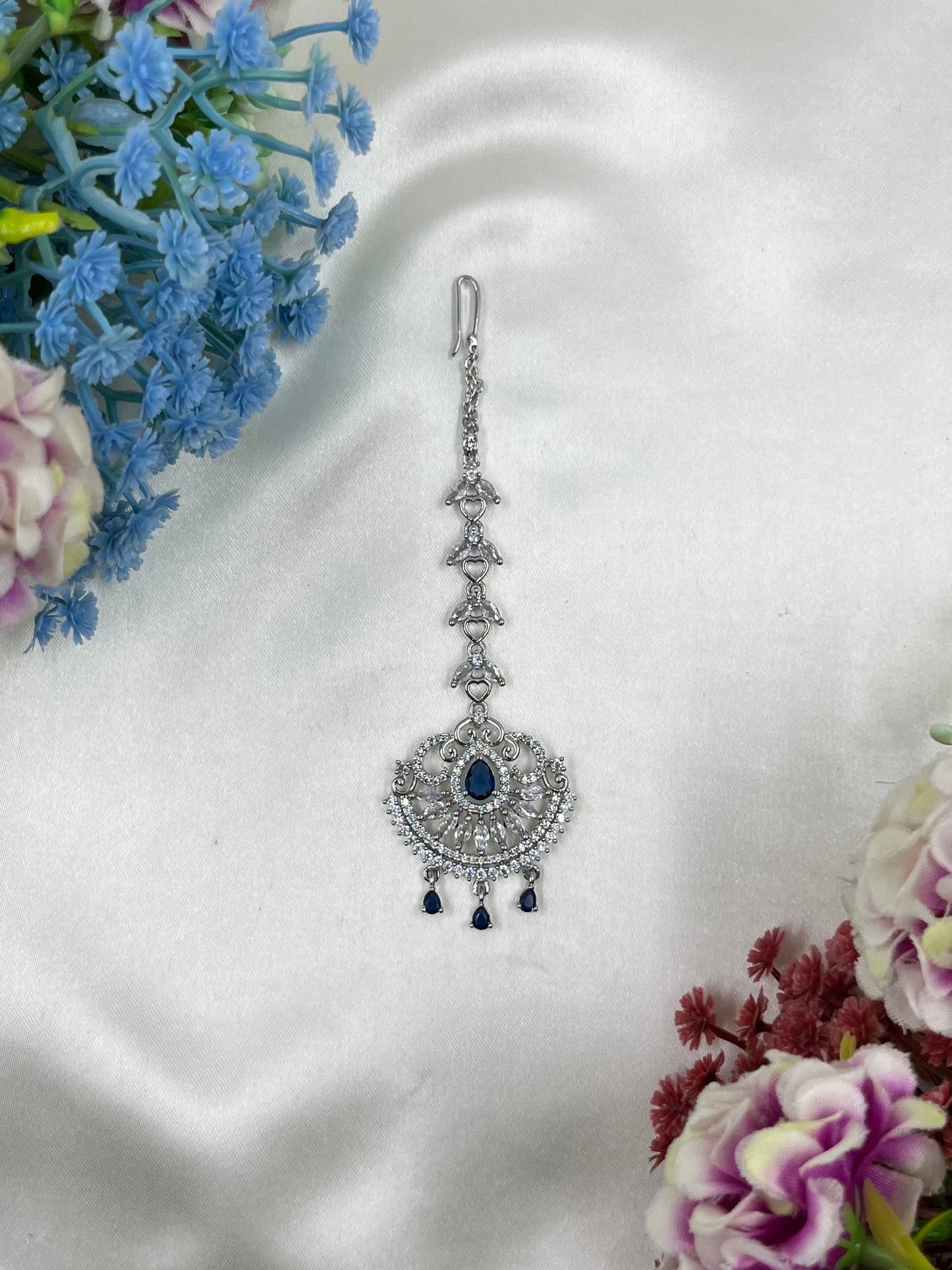 Elizabeth American Diamond Mang Tika