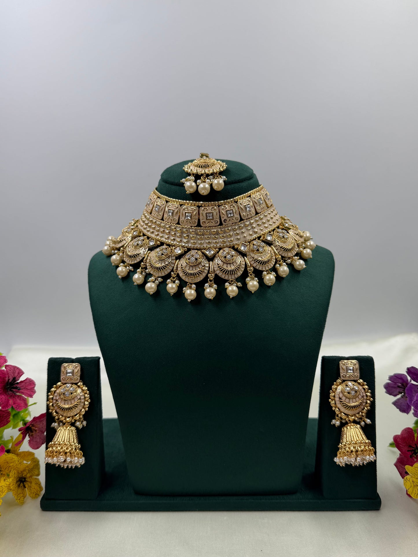 Suvarna Rajwadi Choker