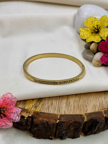 Lila Anti-Tarnish Stainless Steel Bracelet (Openable)