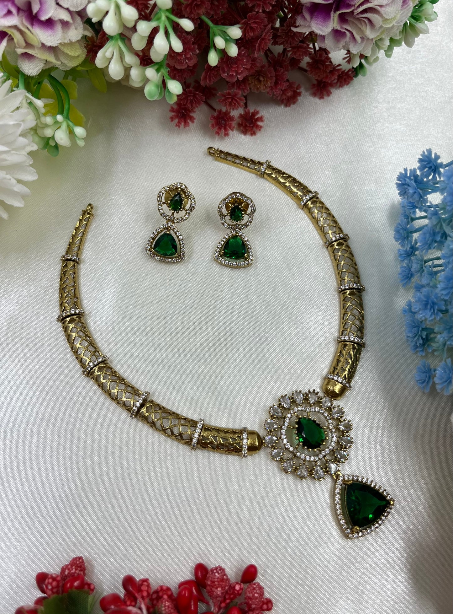 VICTORIAN HASLI NECKLACE