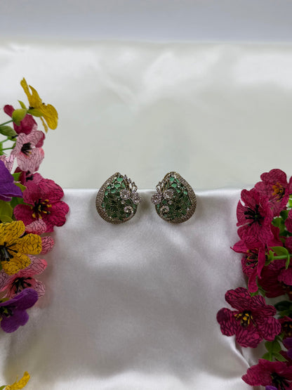 Hina Victorian Ad Earring