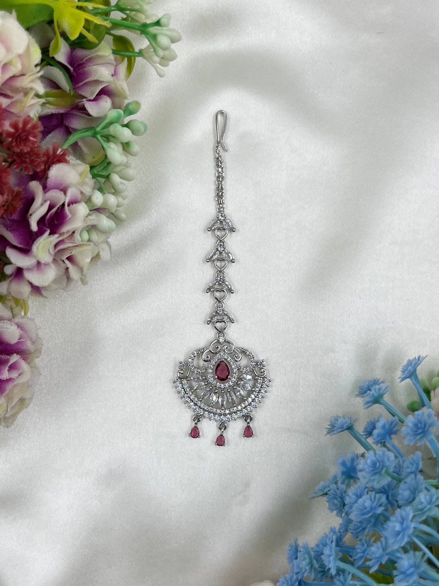 Elizabeth American Diamond Mang Tika