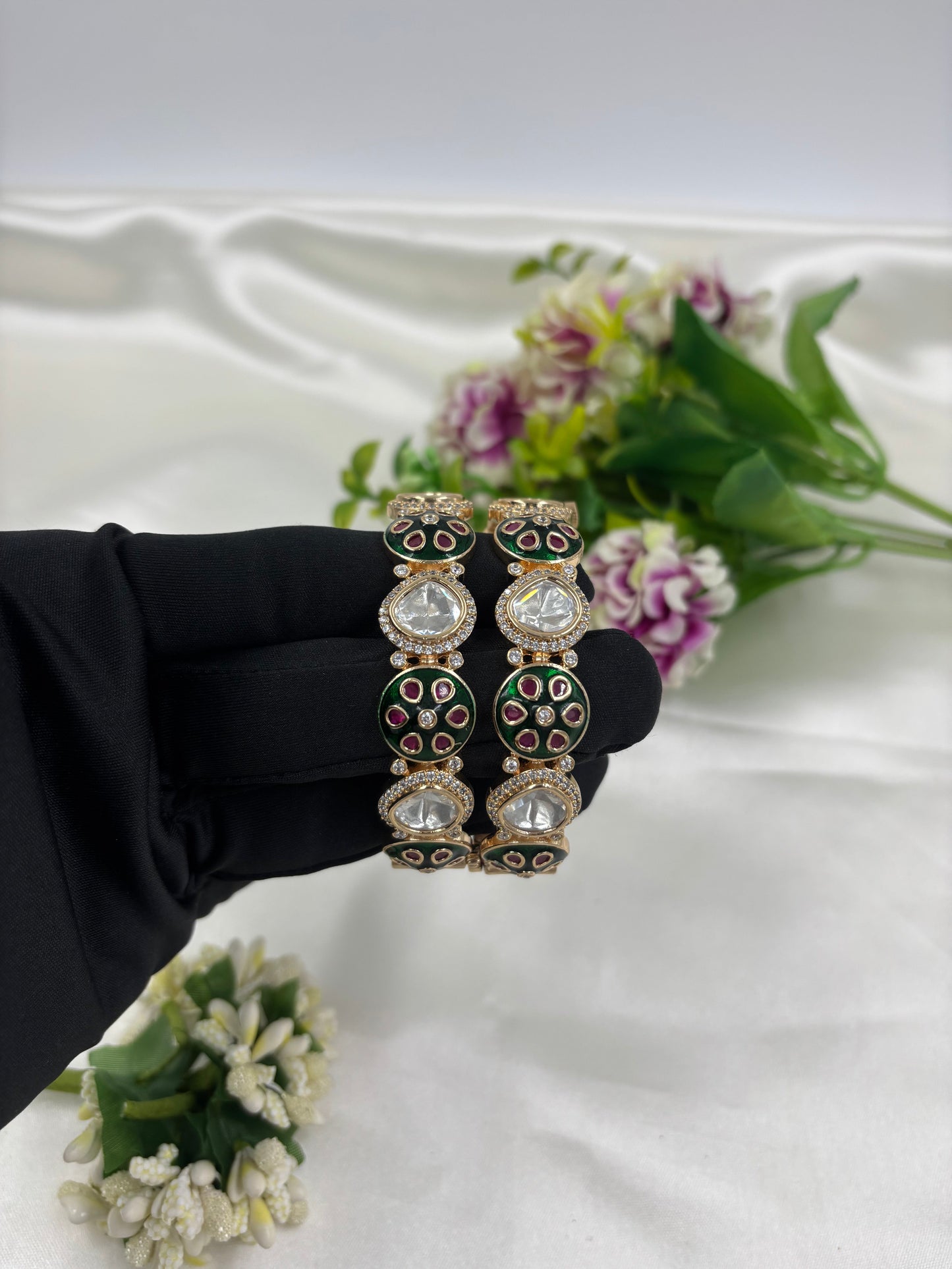 VIVA MINAKARI  MOISSANITE KUNDAN PREMIUM BANGLES SET.