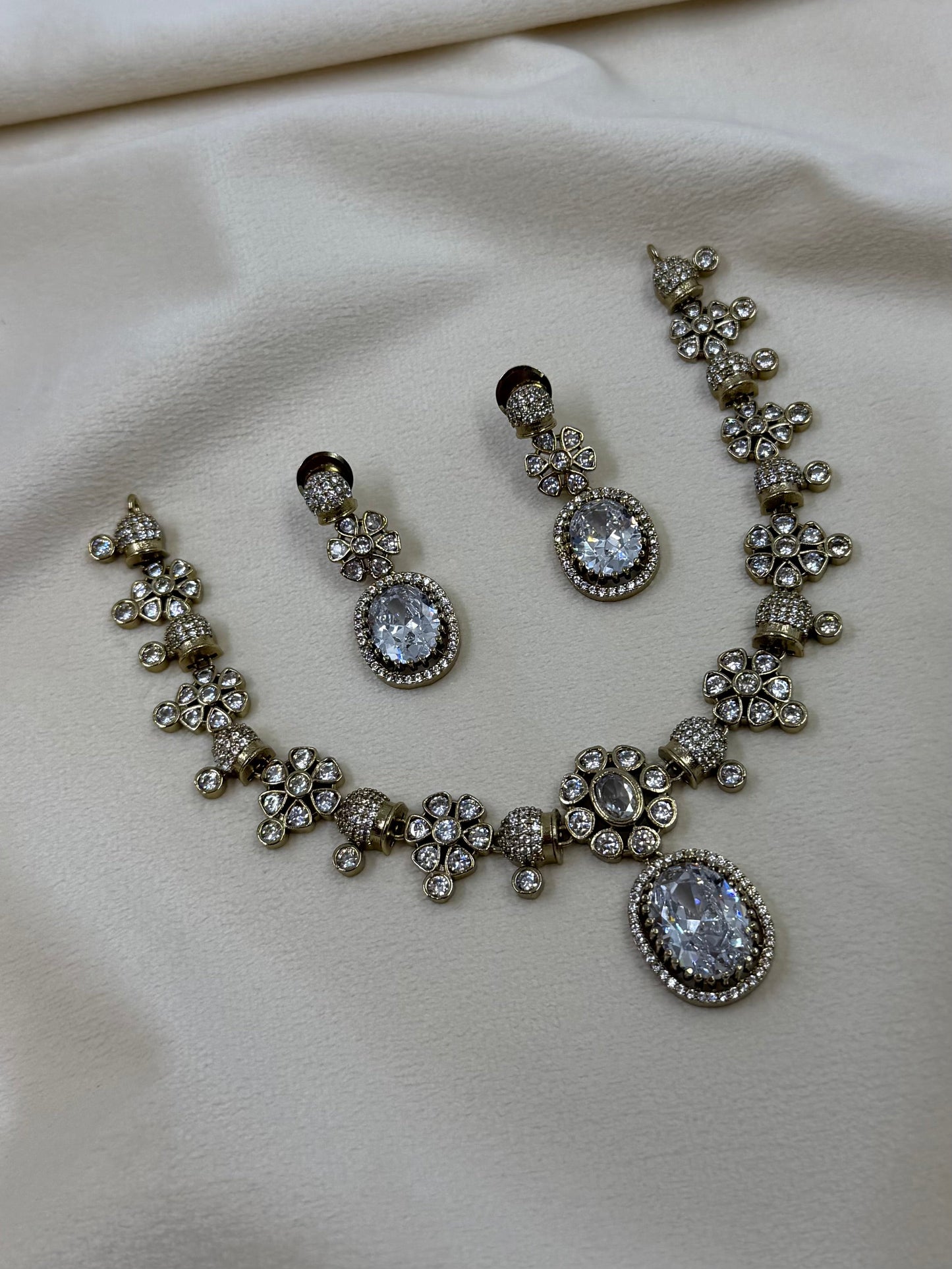 Anne Victorian Delicate Necklace￼