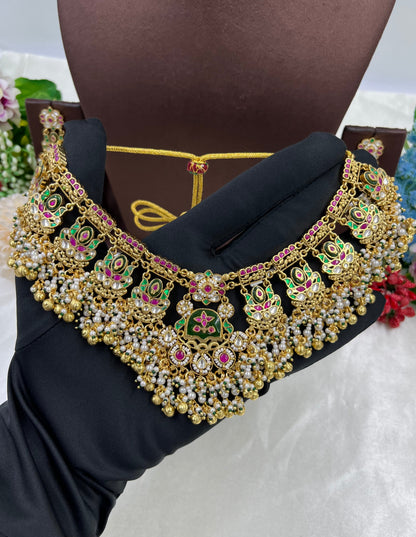 Mahika Pachi Kundan Necklace