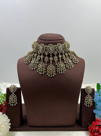 Hira Victorian Ad Choker Necklace