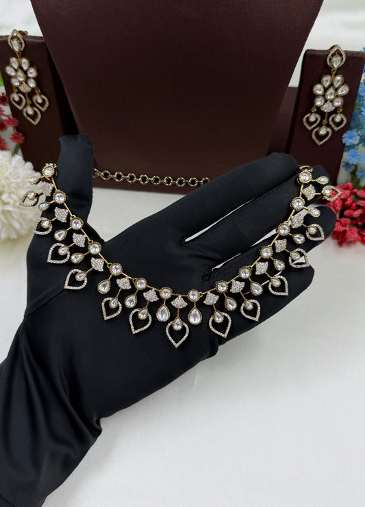 Dishtri Victorian Delicate Necklace