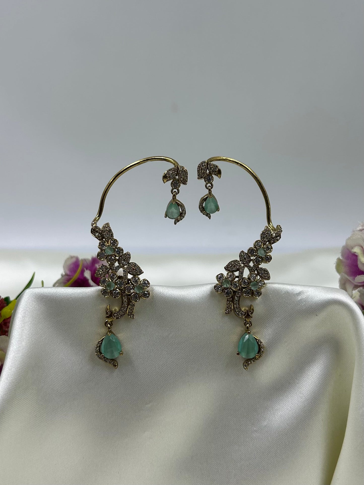 Kashish Victorian Earcuff