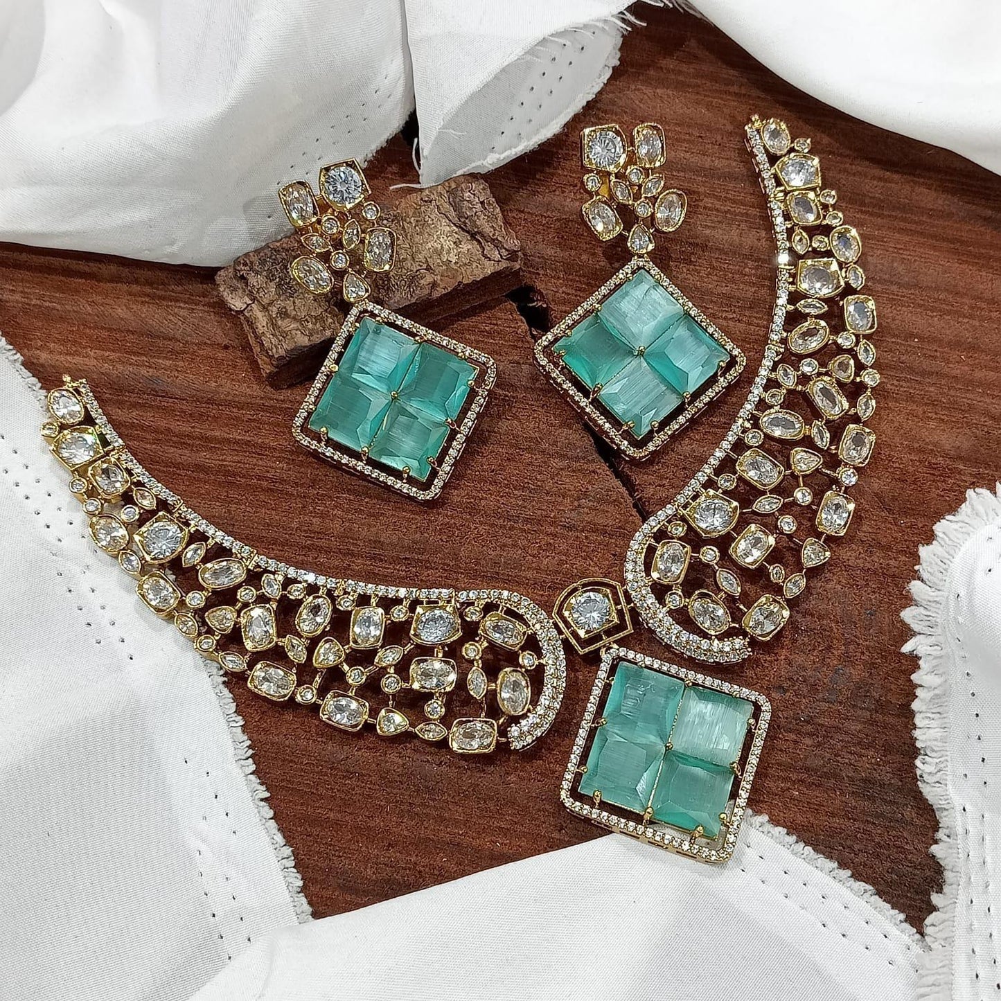 Vim Square Victorian Necklace Set